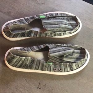 Sanuk women’s size 10 slip ons.